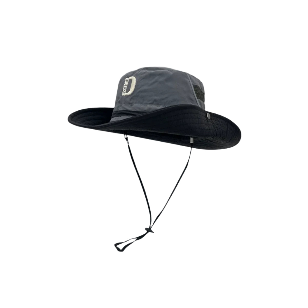 Chapeau de pêche bicolore en extérieur